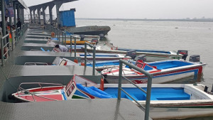 ৩০০ টাকা ভাড়ার দাবিতে ধর্মঘটে স্পিডবোট মালিকরা