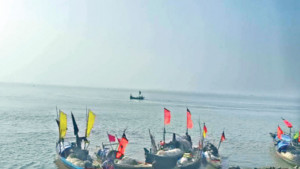 নিষেধাজ্ঞা শেষে ইলিশের খোঁজে সাগরে