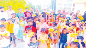 ‘পাকা ফলের মধুর  রসে রঙিন করি মুখ’