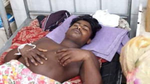 ‘আমরা গরিব, তাই এইভাবে ছেলেডারে পঙ্গু কইরা দিল’