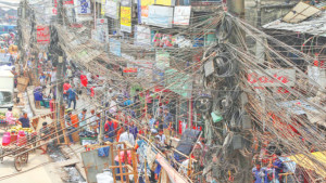 চুক্তি হয়, সরে না নগরের তারের জঞ্জাল