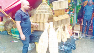 ‘যদি কিনন চাঁই  মাছর অভাব নাই’