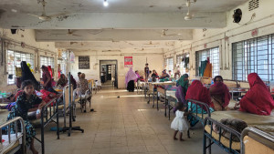 নিম্নমানের খাবার, তাও কম