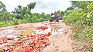 কাজে কচ্ছপগতি, জনতার দুর্ভোগ বাড়ে লাফিয়ে
