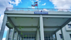 স্থায়ী কোনো শিক্ষক নেই বিপাকে শিক্ষার্থীরা