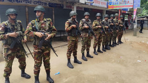 যৌথ বাহিনীর অভিযানে আটক ১৩, আতঙ্কে মানুষ