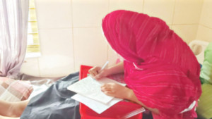 মাতৃত্বের স্বাদ পেয়েই  পরীক্ষার মঞ্চে মা