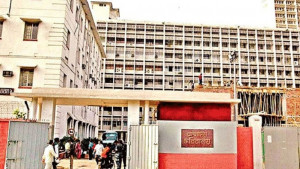 সচিবালয়ে ক্যান্টিন দখল নিতে দুই পক্ষে সংঘর্ষ