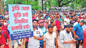অনড় পল্লী বিদ্যুতের কর্মীরা, গ্রামে গ্রাহকের ভোগান্তি