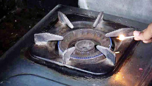 চুলা জ্বলছে না, চলছে না কারখানাও