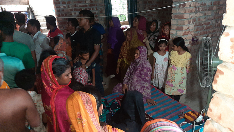 পানিতে ভাসছিল ২২ দিনের শিশুর মৃতদেহ, ঘরে ঘুমিয়ে ছিলেন মা পানিতে ভাসছিল ২২ দিনের শিশুর মৃতদেহ, ঘরে ঘুমিয়ে ছিলেন মা