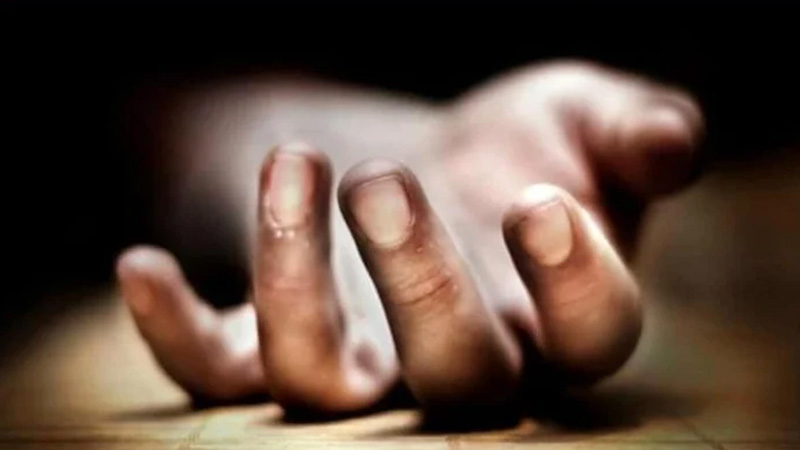 মেয়েকে গলা কেটে হত্যা করেন বাবা, বলছে পুলিশ মেয়েকে গলা কেটে হত্যা করেন বাবা, বলছে পুলিশ