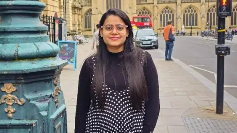 যানজটে আটকে ফ্লাইট মিস করে প্রাণে বেঁচেছেন যে যাত্রী যানজটে আটকে ফ্লাইট মিস করে প্রাণে বেঁচেছেন যে যাত্রী