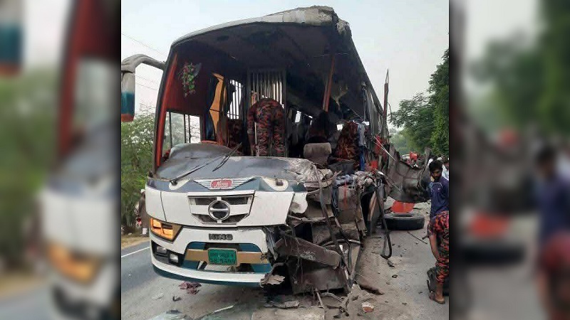 দিনাজপুরে ট্রাকের পেছনে যাত্রীবাহী বাসের ধাক্কা, নিহত ৫ দিনাজপুরে ট্রাকের পেছনে যাত্রীবাহী বাসের ধাক্কা, নিহত ৫