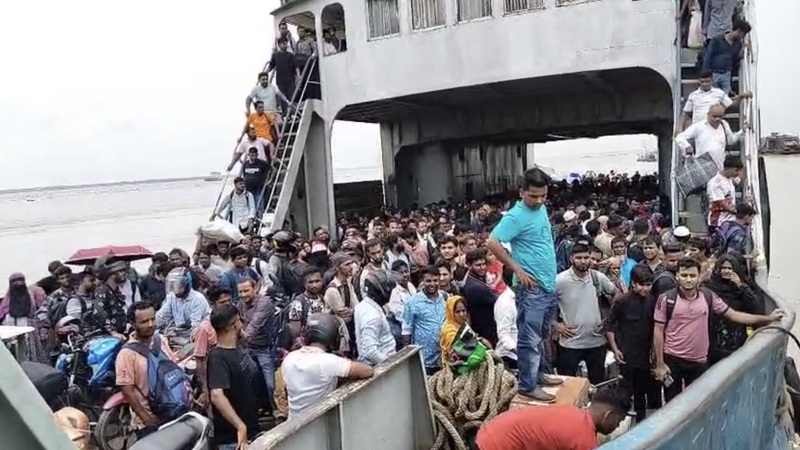 দৌলতদিয়ায় গাড়ির চাপ থাকলেও ভোগান্তি নেই দৌলতদিয়ায় গাড়ির চাপ থাকলেও ভোগান্তি নেই