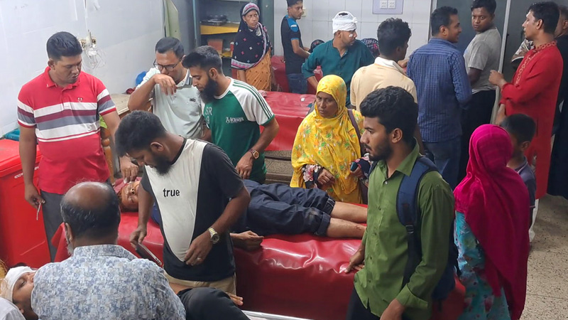 ইভটিজিং করা নিয়ে গোপালগঞ্জে দুই পক্ষের সংঘর্ষ, আহত ২০ ইভটিজিং করা নিয়ে গোপালগঞ্জে দুই পক্ষের সংঘর্ষ, আহত ২০