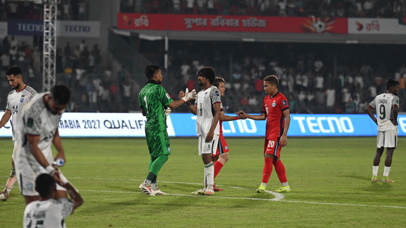 ফুটবল দলকে ধন্যবাদ জানাল সেনাবাহিনী ফুটবল দলকে ধন্যবাদ জানাল সেনাবাহিনী