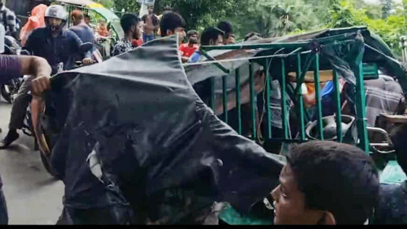 খুলনায় ট্রাকের ধাক্কায় প্রাণ গেল ইজিবাইকের ২ যাত্রীর খুলনায় ট্রাকের ধাক্কায় প্রাণ গেল ইজিবাইকের ২ যাত্রীর