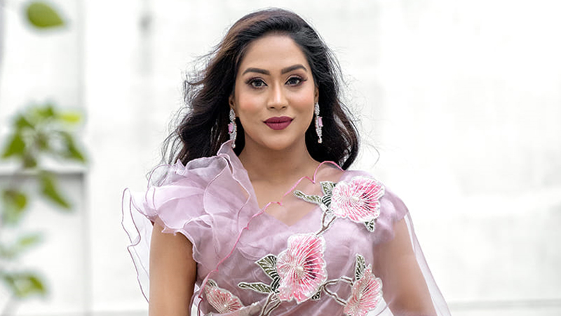 নায়িকা হতেই হবে, এমন কোনো কথা নেই: মম নায়িকা হতেই হবে, এমন কোনো কথা নেই: মম