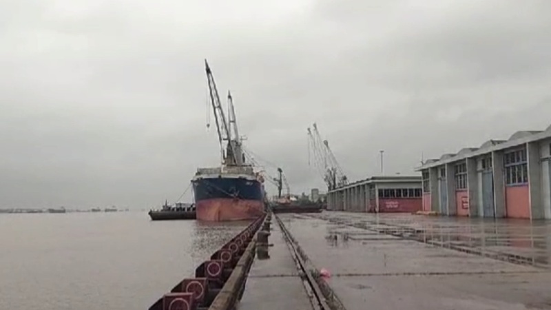দুর্যোগপূর্ণ আবহাওয়া, মোংলা বন্দরে চাল ও সার খালাস বন্ধ দুর্যোগপূর্ণ আবহাওয়া, মোংলা বন্দরে চাল ও সার খালাস বন্ধ