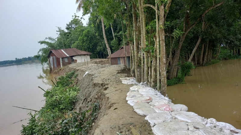 হাজার কোটি টাকার প্রকল্পেও কমছে না মনুতীরের আতঙ্ক হাজার কোটি টাকার প্রকল্পেও কমছে না মনুতীরের আতঙ্ক