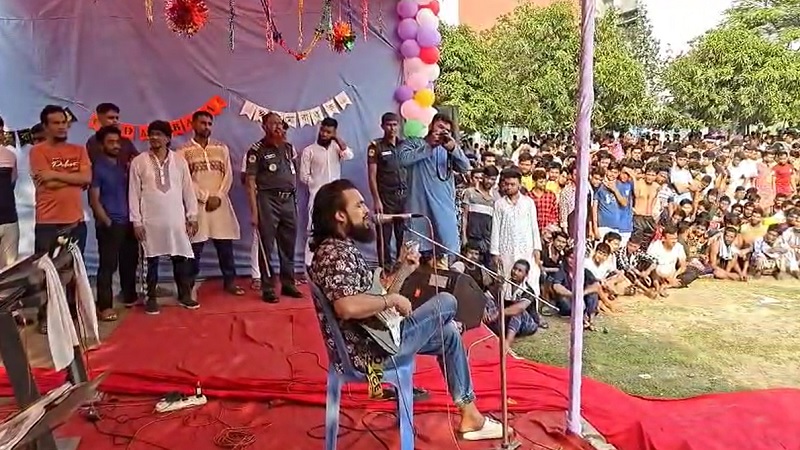 কারাগারে বন্দীদের ঈদ আনন্দ, গাইলেন নোবেল কারাগারে বন্দীদের ঈদ আনন্দ, গাইলেন নোবেল