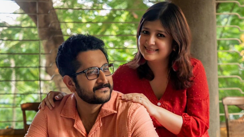 বাবা-মা হলেন পরমব্রত ও পিয়া বাবা-মা হলেন পরমব্রত ও পিয়া