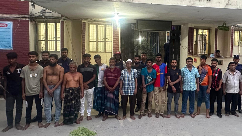 সিরাজগঞ্জে দুই মহল্লায় সংঘর্ষ: যৌথ বাহিনীর অভিযানে আটক ১৭ সিরাজগঞ্জে দুই মহল্লায় সংঘর্ষ: যৌথ বাহিনীর অভিযানে আটক ১৭