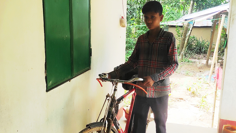 ২৫০ টাকা আয়ে চারজনের সংসার চালায় কিশোর তোফাজ্জল ২৫০ টাকা আয়ে চারজনের সংসার চালায় কিশোর তোফাজ্জল