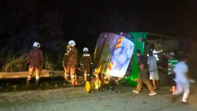 মালয়েশিয়ায় সড়ক দুর্ঘটনায় নিহত ১৫ মালয়েশিয়ায় সড়ক দুর্ঘটনায় নিহত ১৫