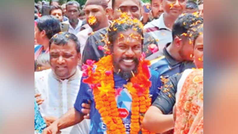 সমুদ্র থেকে হিমালয় অন্য এক যাত্রার গল্প সমুদ্র থেকে হিমালয় অন্য এক যাত্রার গল্প