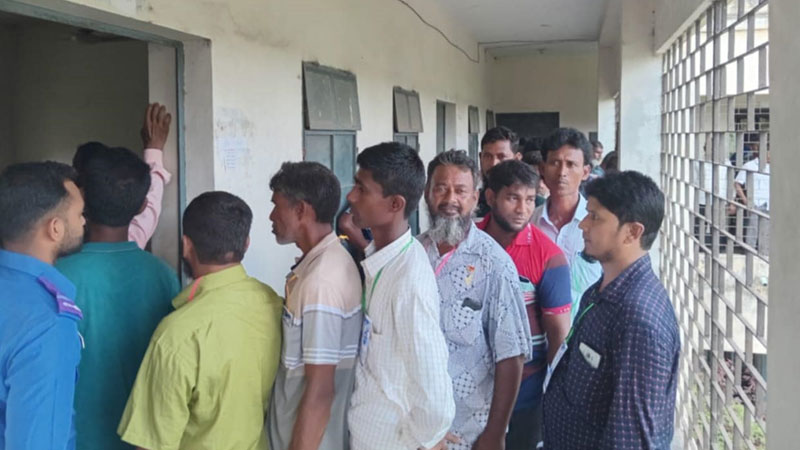 লাইনে দাঁড়িয়ে ভোটে নেতা নির্বাচন বিএনপি তৃণমূলের লাইনে দাঁড়িয়ে ভোটে নেতা নির্বাচন বিএনপি তৃণমূলের