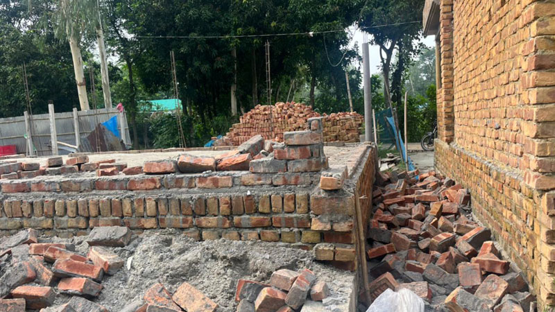 চাঁদা না পেয়ে বাড়ি ভাঙচুর চাঁদা না পেয়ে বাড়ি ভাঙচুর