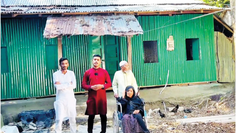 অসহায়ের মাথা গোজার ঠাঁই করে দেন যিনি অসহায়ের মাথা গোজার ঠাঁই করে দেন যিনি