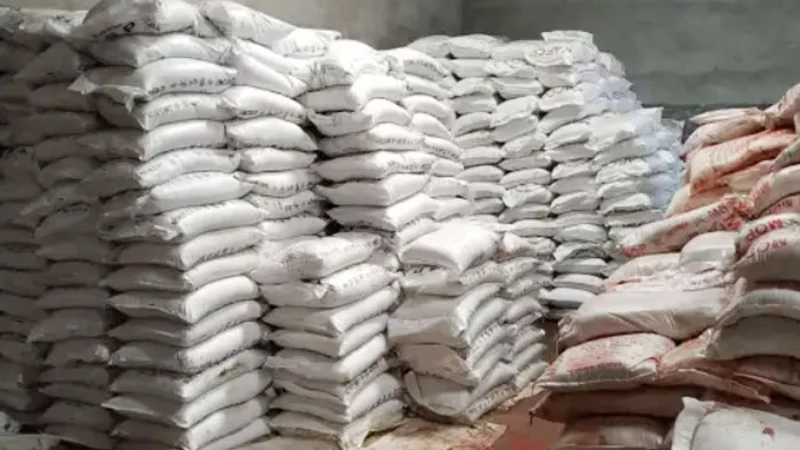 তিন দেশ থেকে আনা হচ্ছে ১ লাখ ৫ হাজার টন সার তিন দেশ থেকে আনা হচ্ছে ১ লাখ ৫ হাজার টন সার
