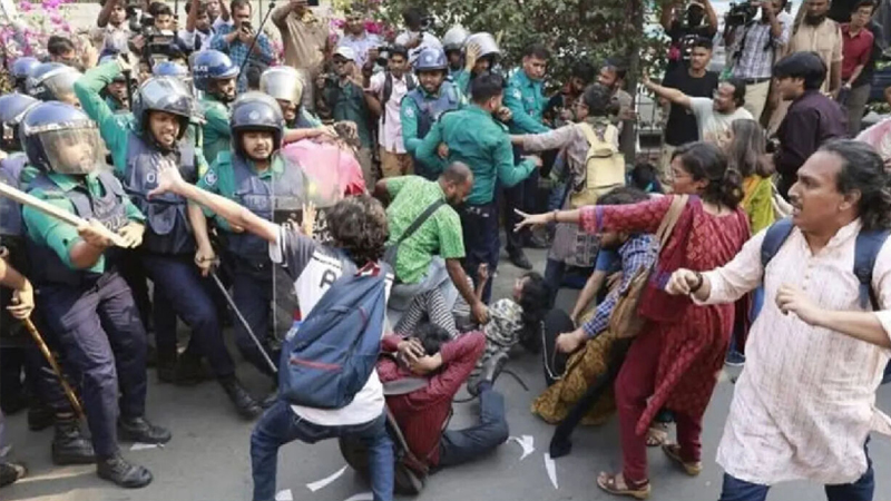 বাম সংগঠনের ১২ নেতাকর্মীর নামে পুলিশের মামলা বাম সংগঠনের ১২ নেতাকর্মীর নামে পুলিশের মামলা