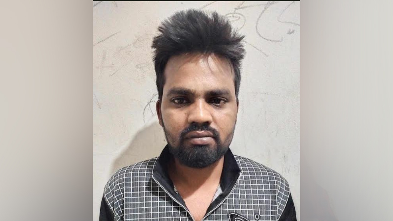 যুবকের দায়ের কোপে প্রাণ গেল গৃহবধূর যুবকের দায়ের কোপে প্রাণ গেল গৃহবধূর