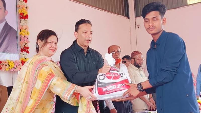 মাধবপুরে সায়হাম গ্রুপের সদস্যদের মাঝে ইফতার সামগ্রী বিতরণ মাধবপুরে সায়হাম গ্রুপের সদস্যদের মাঝে ইফতার সামগ্রী বিতরণ