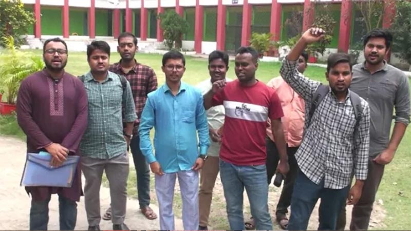 নাটোর আদালতের নিয়োগ পরীক্ষায় প্রশ্ন ফাঁসের অভিযোগ, প্রার্থীদের বিক্ষোভ নাটোর আদালতের নিয়োগ পরীক্ষায় প্রশ্ন ফাঁসের অভিযোগ, প্রার্থীদের বিক্ষোভ