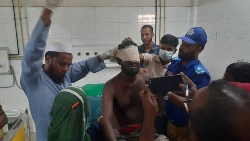 চুরির অভিযোগে দুই চোখ তুলে ফেলল গ্রামবাসী চুরির অভিযোগে দুই চোখ তুলে ফেলল গ্রামবাসী