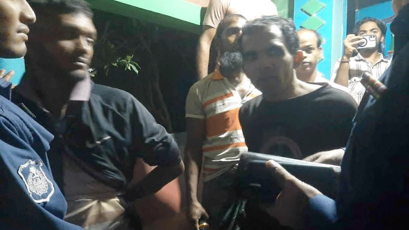 ডাকাতির চেষ্টাকালে স্বেচ্ছাসেবক দলের দুই নেতা আটক ডাকাতির চেষ্টাকালে স্বেচ্ছাসেবক দলের দুই নেতা আটক