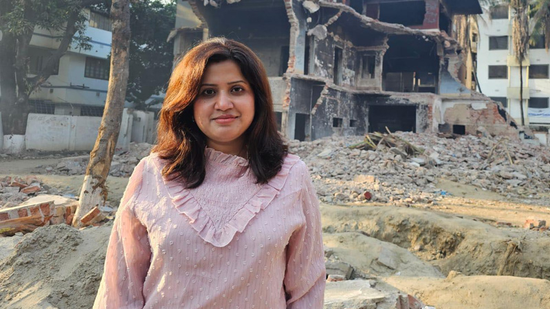 ধানমন্ডি ৩২-এ ভাঙা বাড়ির সামনে দাঁড়িয়ে যা বললেন ন্যান্সি ধানমন্ডি ৩২-এ ভাঙা বাড়ির সামনে দাঁড়িয়ে যা বললেন ন্যান্সি