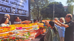 শহীদ মিনারে এপোলো জামালীর মরদেহে শ্রদ্ধা