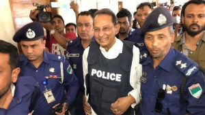 আদালত প্রাঙ্গণে ইনু বললেন, আমি ঠিক আছি, চিন্তা করবেন না
