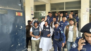 কাঠগড়ায় হাতকড়া না খোলায় ক্ষুব্ধ ইনু-জর্জ, উত্তপ্ত এজলাস