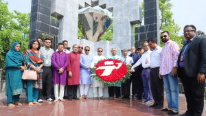 স্বাধীনতা দিবসে শহীদদের প্রতি বিমানের কর্মকর্তা-কর্মচারীদের শ্রদ্ধা