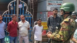 ঢামেকে সেনাবাহিনীর দালালবিরোধী অভিযান