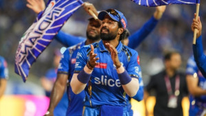 নিষেধাজ্ঞা কাটিয়ে ফিরেই ফের শাস্তি পেলেন হার্দিক