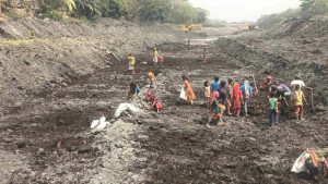 ‘কসম’ সংগ্রহে হুড়োহুড়ি