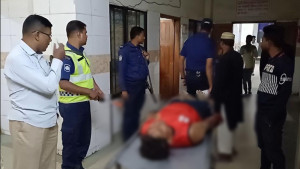 ডাকাতির পর পুলিশের ধাওয়া খেয়ে ট্রাক উল্টে ডাকাত নিহত, আহত ২